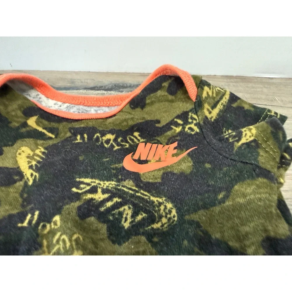 Nike Baby Boys Camo Just Do It Bodysuit Green Orange 3M 677838675634